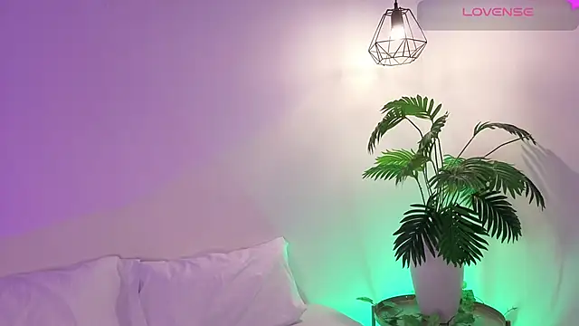 samanthaevanss1 online show from April 21, 2026, 8:12 pm