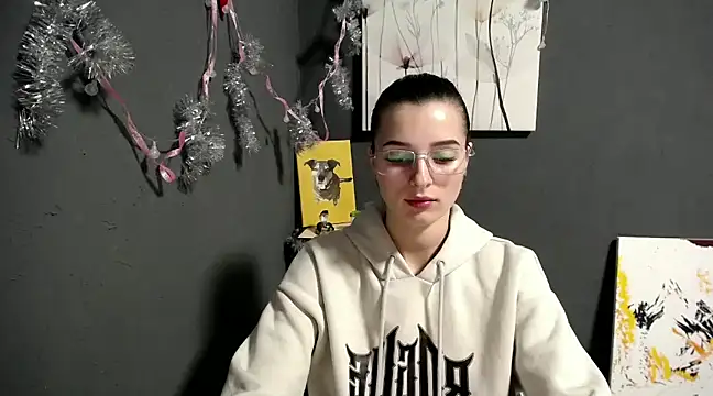 lady olivia  online show from December 19, 2024, 8:23 pm