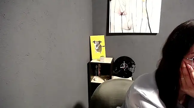 lady olivia  online show from February 28, 2025, 4:42 pm