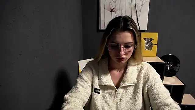 lady olivia  online show from April 22, 2026, 5:25 pm