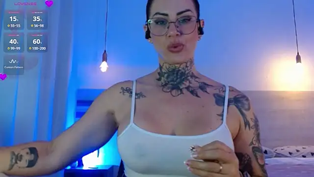 YasmimBrasil online show from October 11, 2025, 9:19 am