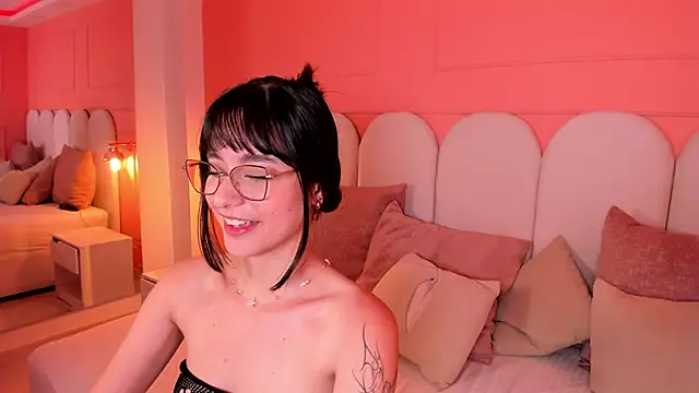 emilly williams  online show from February 27, 2025, 8:09 pm