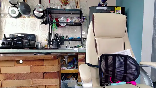 yanella fire online show from February 14, 2025, 9:32 pm