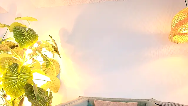 Victoria Adams14 online show from October 9, 2025, 4:10 am