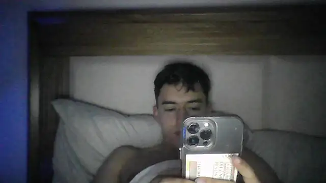 Snapshot of Estebitan_vm chatting on November 21, 2025, 1:10 pm Estebitan vm online show from November 21, 2025, 1:10 pm