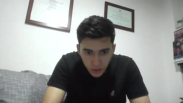 Snapshot of Estebitan_vm chatting on November 25, 2025, 4:23 am Estebitan vm online show from November 25, 2025, 4:23 am