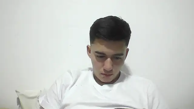 Snapshot of Estebitan_vm chatting on December 1, 2025, 1:43 am Estebitan vm online show from December 1, 2025, 1:43 am