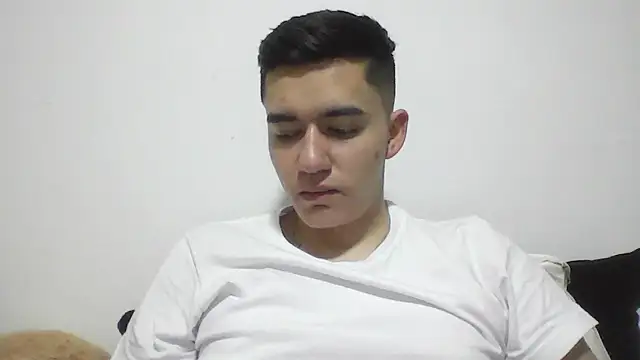 Snapshot of Estebitan_vm chatting on December 3, 2025, 4:09 am Estebitan vm online show from December 3, 2025, 4:09 am