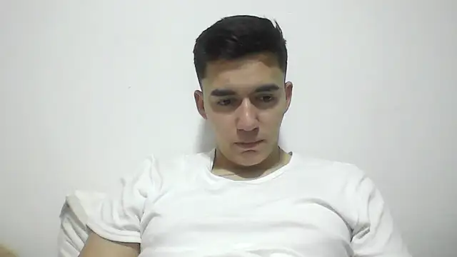 Snapshot of Estebitan_vm chatting on December 4, 2025, 4:33 am Estebitan vm online show from December 4, 2025, 4:33 am