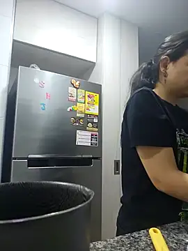 azumiichan online show from December 21, 2024, 4:19 am