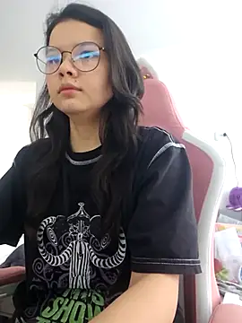 azumiichan online show from February 5, 2026, 2:11 pm