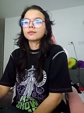 azumiichan online show from April 23, 2026, 11:18 pm