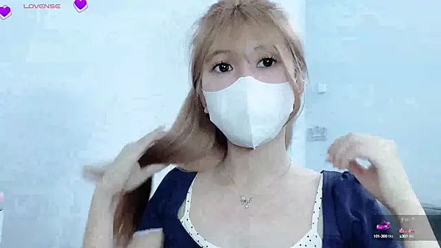 tanhxiu online show from February 21, 2025, 1:33 pm