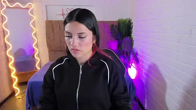 Chiara tay online show from October 16, 2025, 7:15 pm