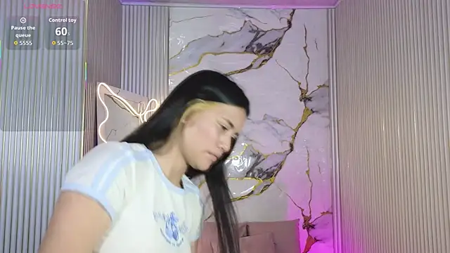 Snapshot of Chiara_tay chatting on April 6, 2026, 7:15 pm Chiara tay online show from April 6, 2026, 7:15 pm