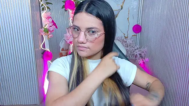 Snapshot of Chiara_tay chatting on June 23, 2026, 11:41 am Chiara tay online show from June 23, 2026, 11:41 am