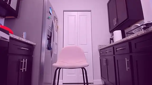 AngieDaniels1 online show from November 12, 2025, 2:39 pm