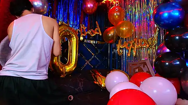 Luke Howland online show from November 8, 2025, 1:28 am