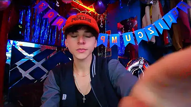 Luke Howland online show from November 11, 2025, 12:10 am