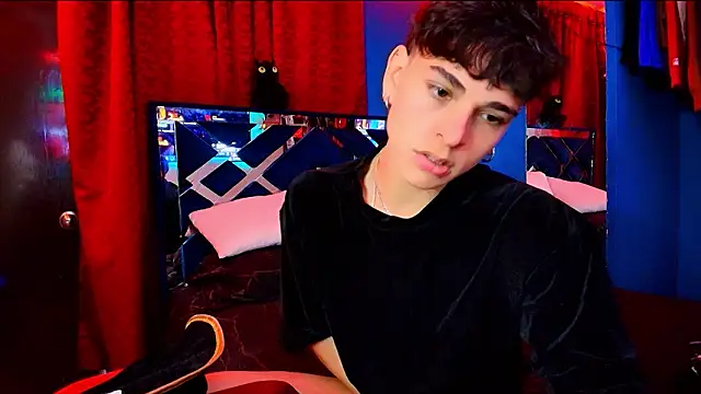 Luke Howland online show from February 4, 2026, 2:17 am