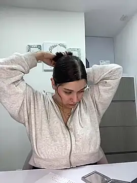 SophiaLaurens online show from February 22, 2025, 8:53 pm