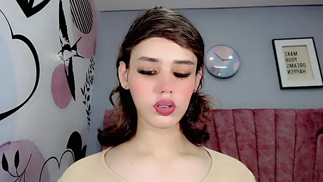 ValeriaAguilar online show from December 7, 2024, 2:24 pm