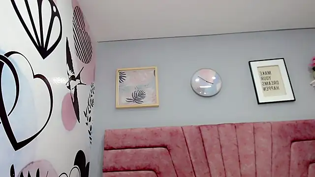 ValeriaAguilar online show from December 31, 2024, 1:26 am