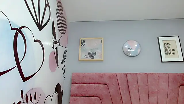 ValeriaAguilar online show from February 19, 2025, 8:41 pm