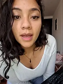 Snapshot of Thaliacooper_ chatting on December 11, 2024, 6:20 pm Thaliacooper online show from December 11, 2024, 6:20 pm