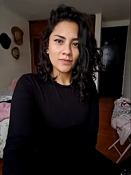 Snapshot of Thaliacooper_ chatting on December 13, 2024, 8:47 pm Thaliacooper online show from December 13, 2024, 8:47 pm