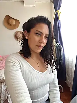 Snapshot of Thaliacooper_ chatting on January 13, 2025, 6:59 pm Thaliacooper online show from January 13, 2025, 6:59 pm