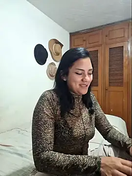 Snapshot of Thaliacooper_ chatting on March 16, 2025, 5:36 am Thaliacooper online show from March 16, 2025, 5:36 am