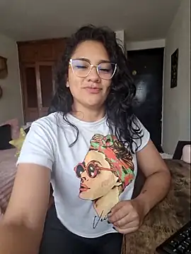 Snapshot of Thaliacooper_ chatting on September 11, 2025, 5:35 pm Thaliacooper online show from September 11, 2025, 5:35 pm