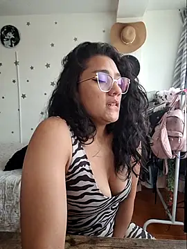 Snapshot of Thaliacooper_ chatting on October 16, 2025, 6:42 pm Thaliacooper online show from October 16, 2025, 6:42 pm