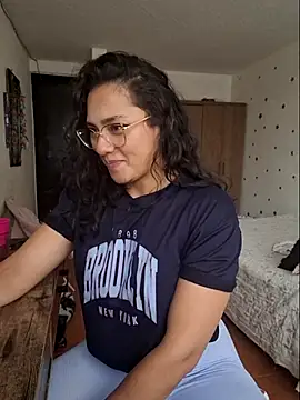 Snapshot of Thaliacooper_ chatting on October 23, 2025, 6:39 pm Thaliacooper online show from October 23, 2025, 6:39 pm