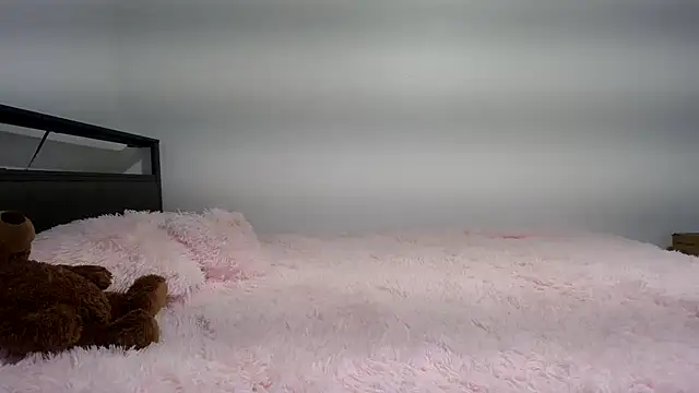 QueenLolaX online show from March 6, 2026, 5:37 am