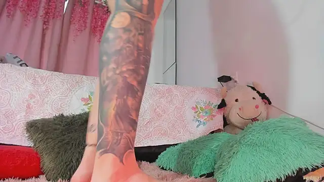 msschloee  online show from October 9, 2025, 10:30 pm