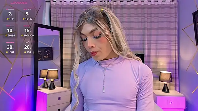 Megan Do Santos online show from November 26, 2025, 8:43 pm