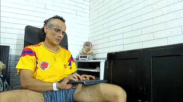 Snapshot of GeorgeZarrate chatting on June 17, 2026, 10:21 pm GeorgeZarrate online show from June 17, 2026, 10:21 pm