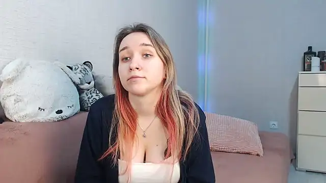 lovely hayley online show from February 11, 2026, 9:31 pm