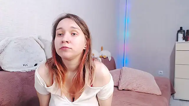 Snapshot of lovely_hayley chatting on June 15, 2026, 8:22 pm lovely hayley online show from June 15, 2026, 8:22 pm