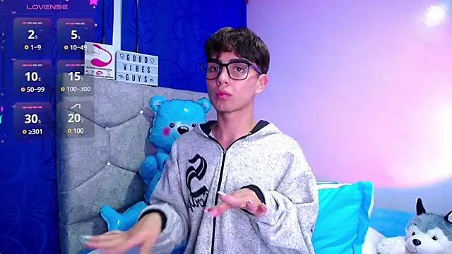 Snapshot of OwenBluee chatting on December 5, 2024, 6:21 am OwenBluee online show from December 5, 2024, 6:21 am