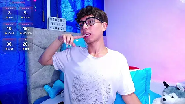 Snapshot of OwenBluee chatting on December 7, 2024, 11:18 am OwenBluee online show from December 7, 2024, 11:18 am