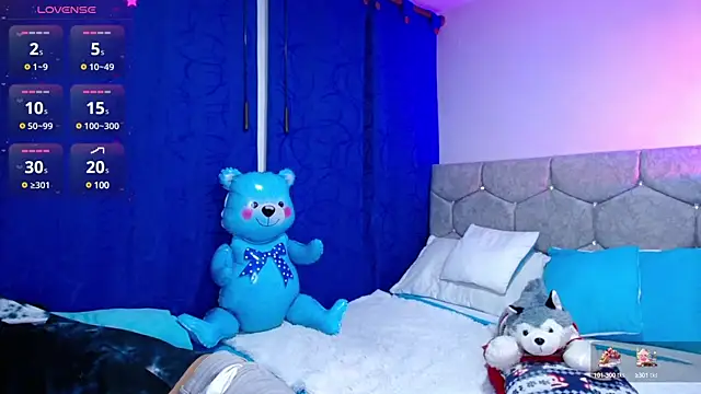 Snapshot of OwenBluee chatting on December 13, 2024, 1:26 am OwenBluee online show from December 13, 2024, 1:26 am