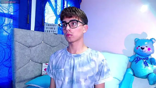 Snapshot of OwenBluee chatting on January 11, 2025, 9:15 pm OwenBluee online show from January 11, 2025, 9:15 pm