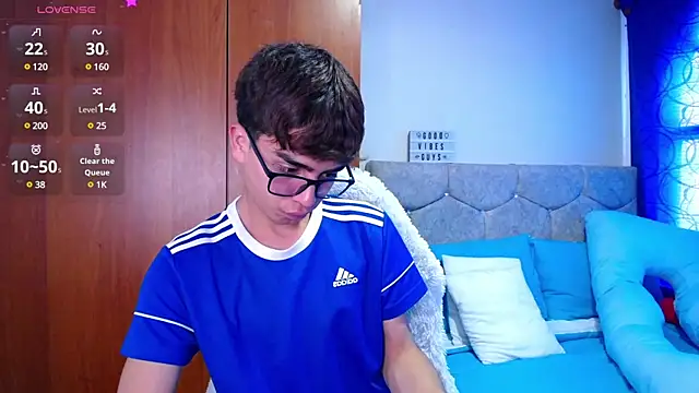 Snapshot of OwenBluee chatting on January 14, 2025, 5:45 pm OwenBluee online show from January 14, 2025, 5:45 pm