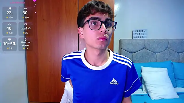 Snapshot of OwenBluee chatting on January 14, 2025, 8:48 pm OwenBluee online show from January 14, 2025, 8:48 pm