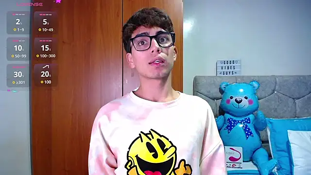 Snapshot of OwenBluee chatting on January 17, 2025, 3:23 am OwenBluee online show from January 17, 2025, 3:23 am