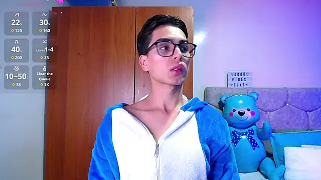 Snapshot of OwenBluee chatting on January 18, 2025, 6:13 am OwenBluee online show from January 18, 2025, 6:13 am