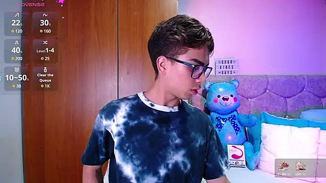 Snapshot of OwenBluee chatting on January 23, 2025, 5:24 am OwenBluee online show from January 23, 2025, 5:24 am